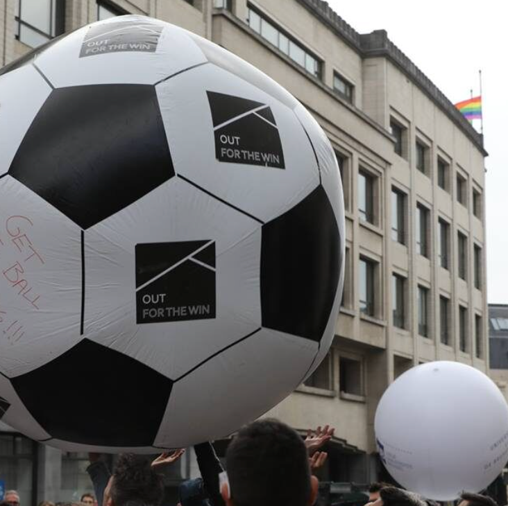 Waarom de anonieme brief van een gay voetballer in de Premier League ons allen zou moeten aanbelangen